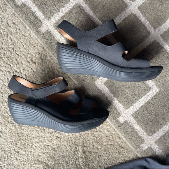 Clarks Wedge Sandals - Picture 3 of 3